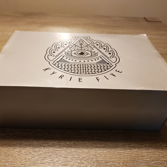 Nike Kyrie 5 "Have A Nike Day" - Picture 8 of 8